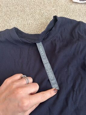 Vuori Women's Short Sleeve Tee in Black